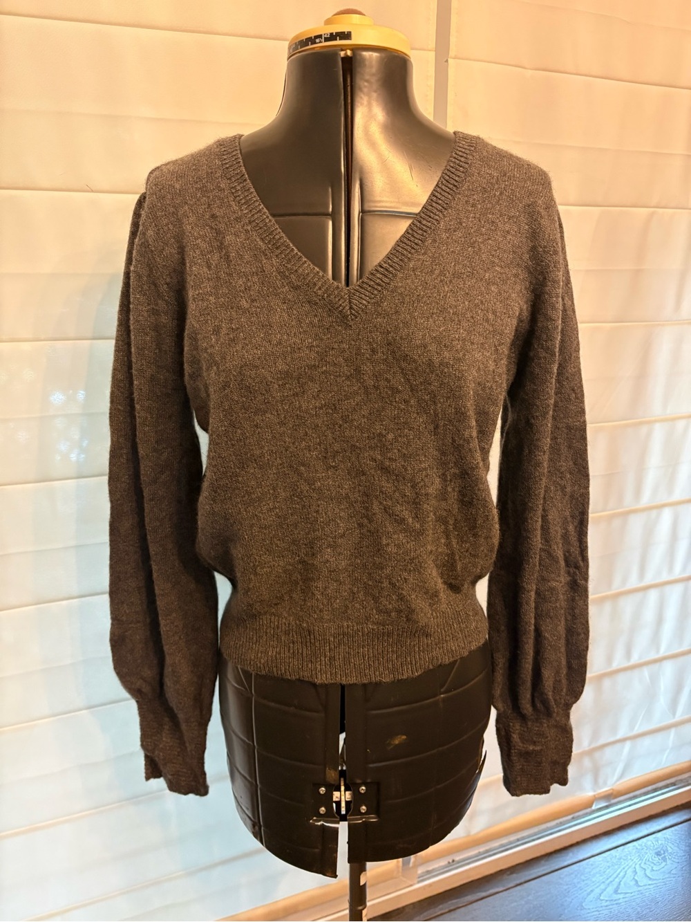Frame V-Neck 100% Cashmere Grey Sweater